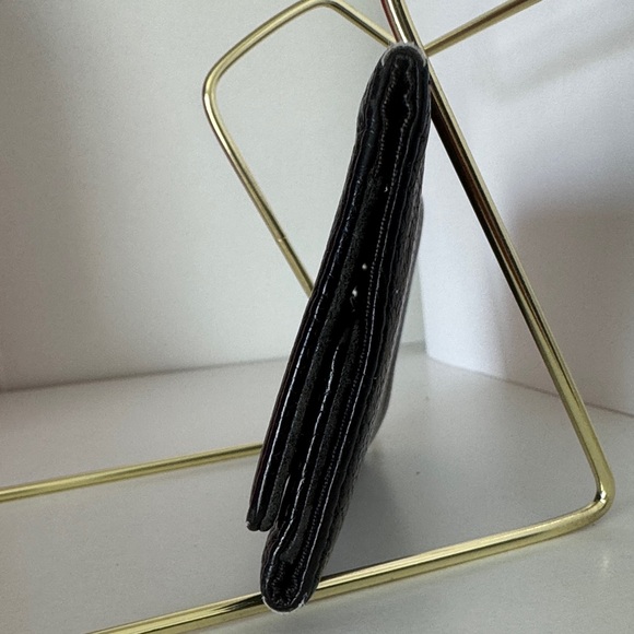 CHANEL CC Vintage Caviar Leather 6
Ring Key Case Authentic - Picture 3 of 9